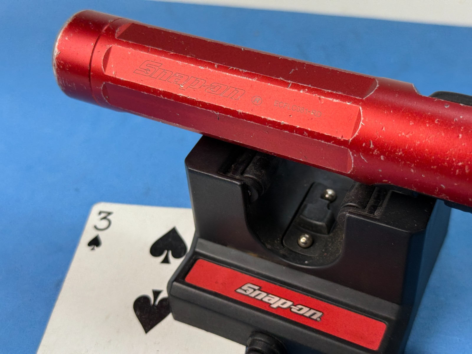 Snap on 8″ Wall-Mount Rechargeable Aluminum LED Flashlight ECFLC081 RARE
