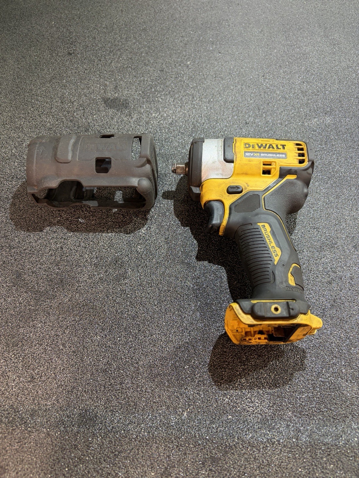 DeWalt DCF903 12V XR Brushless 3/8» Stubby Impact Wrench With Boot