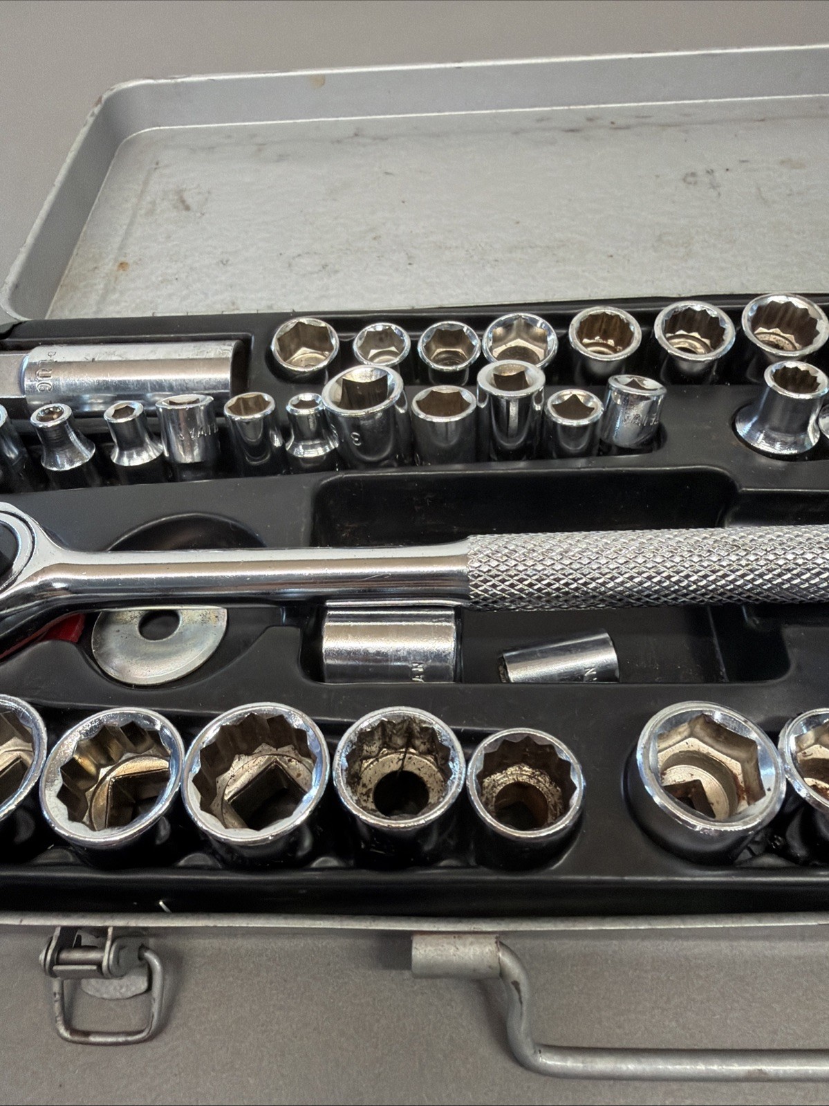 Vintage Socket Wrench Set Set In Metal Case Bt17