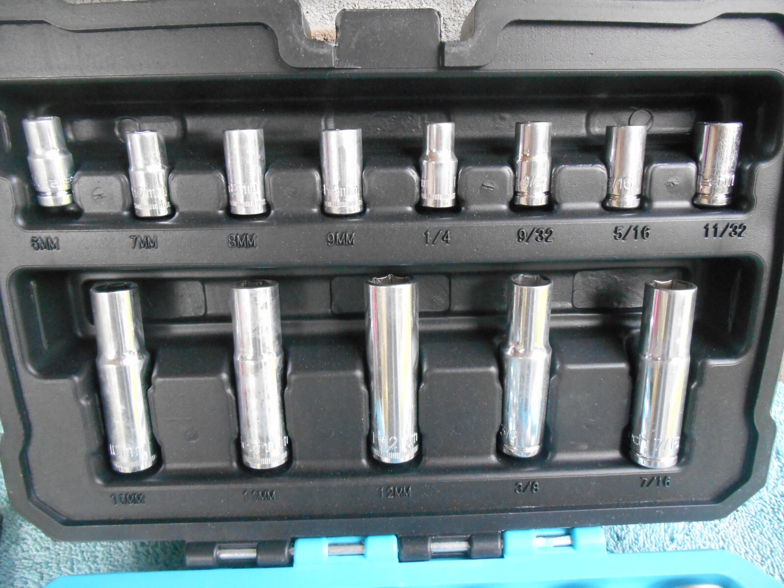NEW DURATECH 30PC. 1/4″ 3/8″ Drive Impact SOCKET SET SAE / Metric WITH CASE.