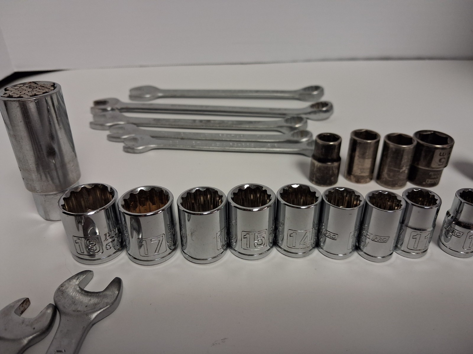 Pittsburgh Sockets Lot Of 40 1/4 & 3/8 drive sockets plus Stanley wrenches