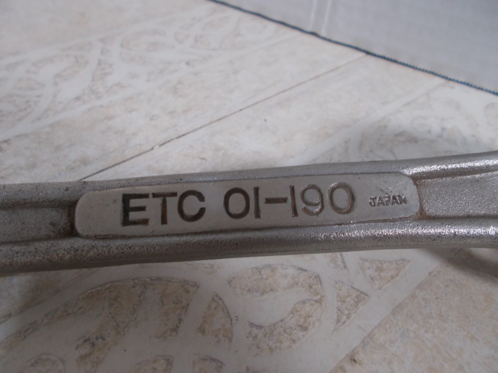 ETC 8 in 1 Dog Bone Rotating Standard Socket Wrench 7/16″ to 7/8″ Japan (A-1)