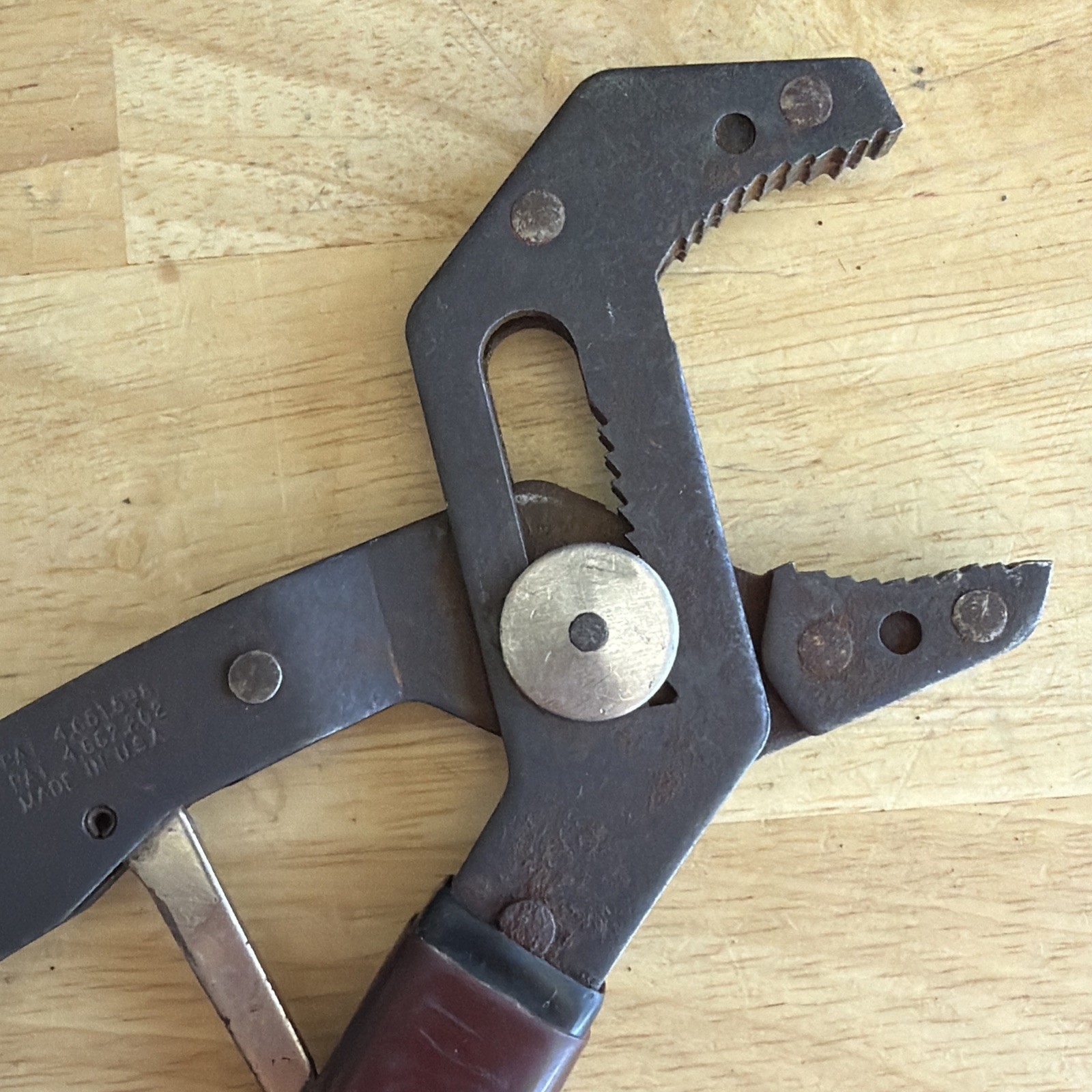 Wright Tools 9″ Long Robogrip Self Adjusting Pliers Burgandy Handle Made in USA