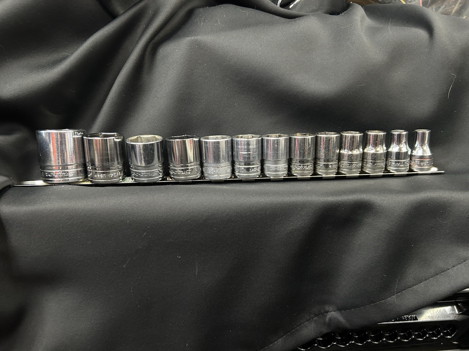 Snap on 13 pc1/2″ Drive 6-Point SAE Flank Drive Shallow Socket Set 1 1/4″ – 3/8″