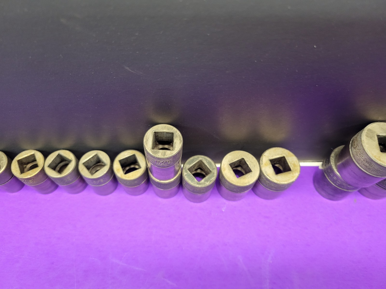 16 VINTAGE WARD’s 1/2 DRIVE SHALLOW SOCKET SET 12PT. 7/16″-7/8″ & 1″TO 1 1/4″