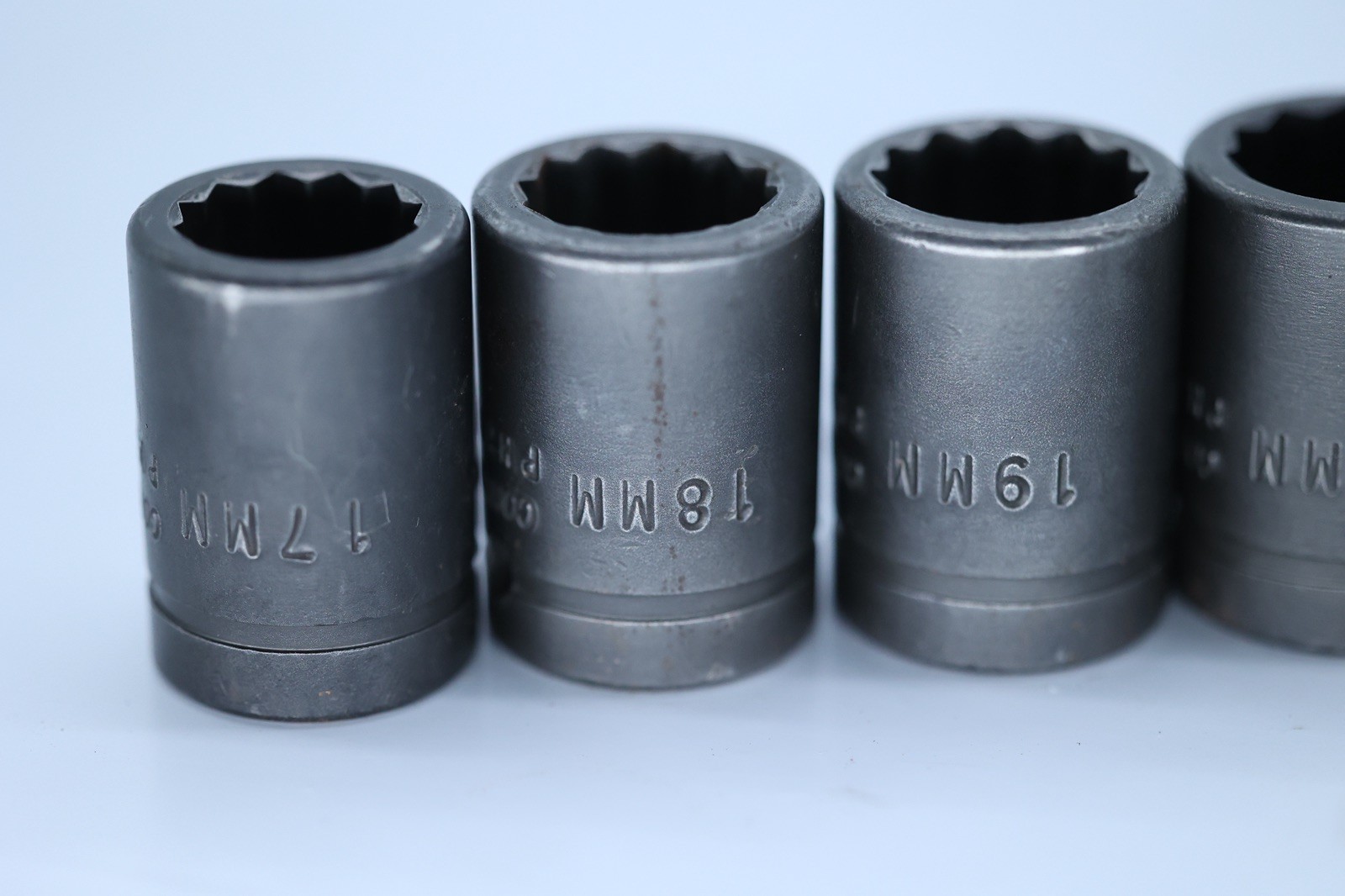 Cornwell USA 1/2″ Drive 14 Piece Metric Shallow Impact Socket Set 12 Point