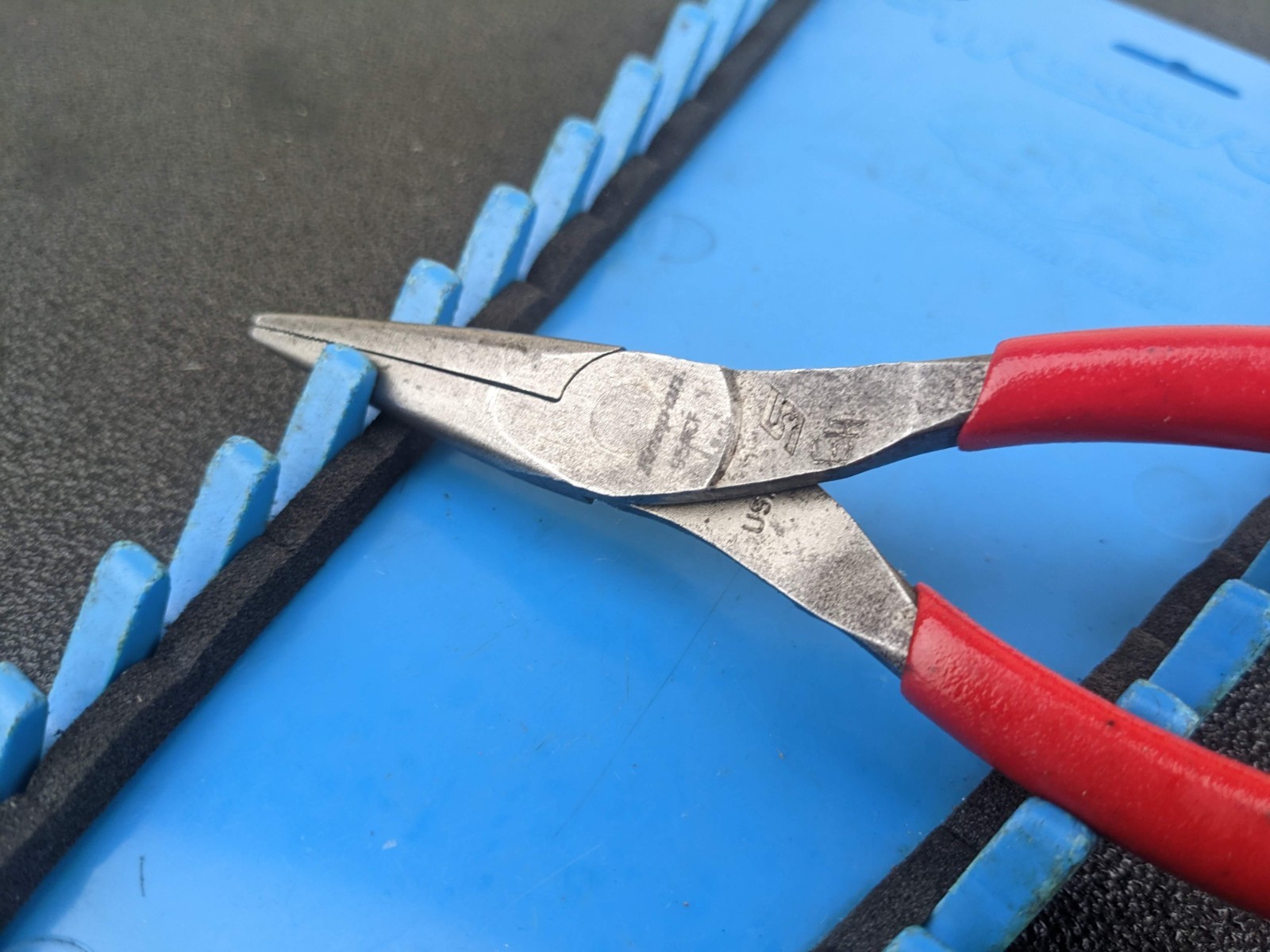 #bm442 Snap-on Tools 95ACF RED 6in SOFT GRIP NEEDLE NOSE PLIERS USA