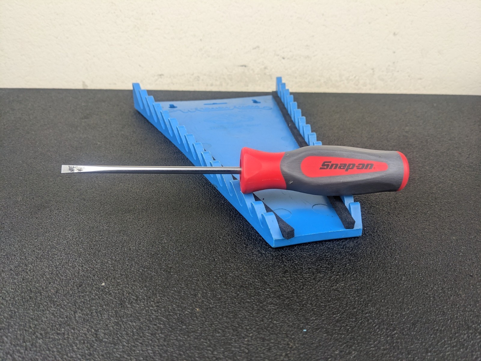 #bh456 Snap-on 3/16″ RED Flat Head Cabinet Screwdriver SHD