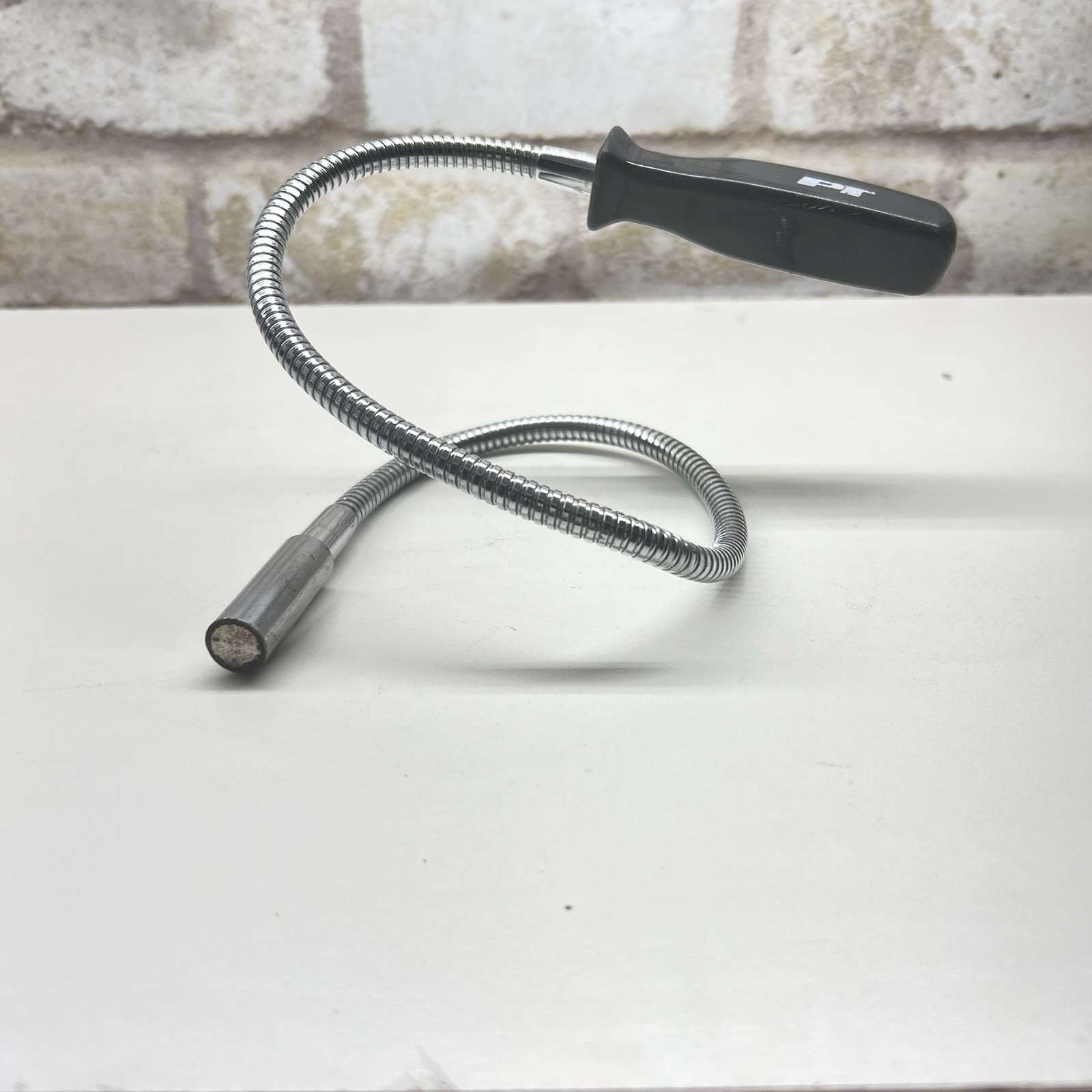 Performance Tool (PT) W83197 Magnetic Flexible Pickup Tool- 2ft- 4lb Capacity