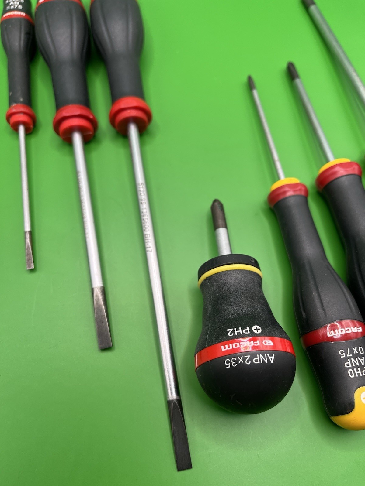 Facom 7 Piece Slotted and Phillips Screwdriver Set VGC