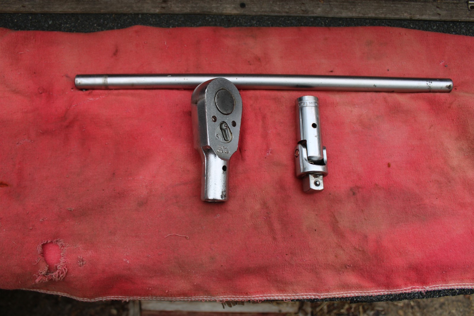 Snap on ( par-x) 3 pieces ratchet w/20″ bar and l-112e breaker bar 3/4 drive
