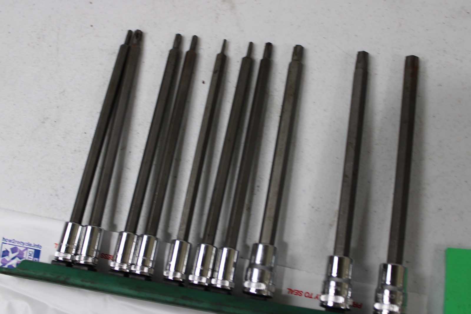 Gearwrench 10 Piece 1/4″ 3/8″ Drive Long Shank Torx Bit Socket Set T8 – T50
