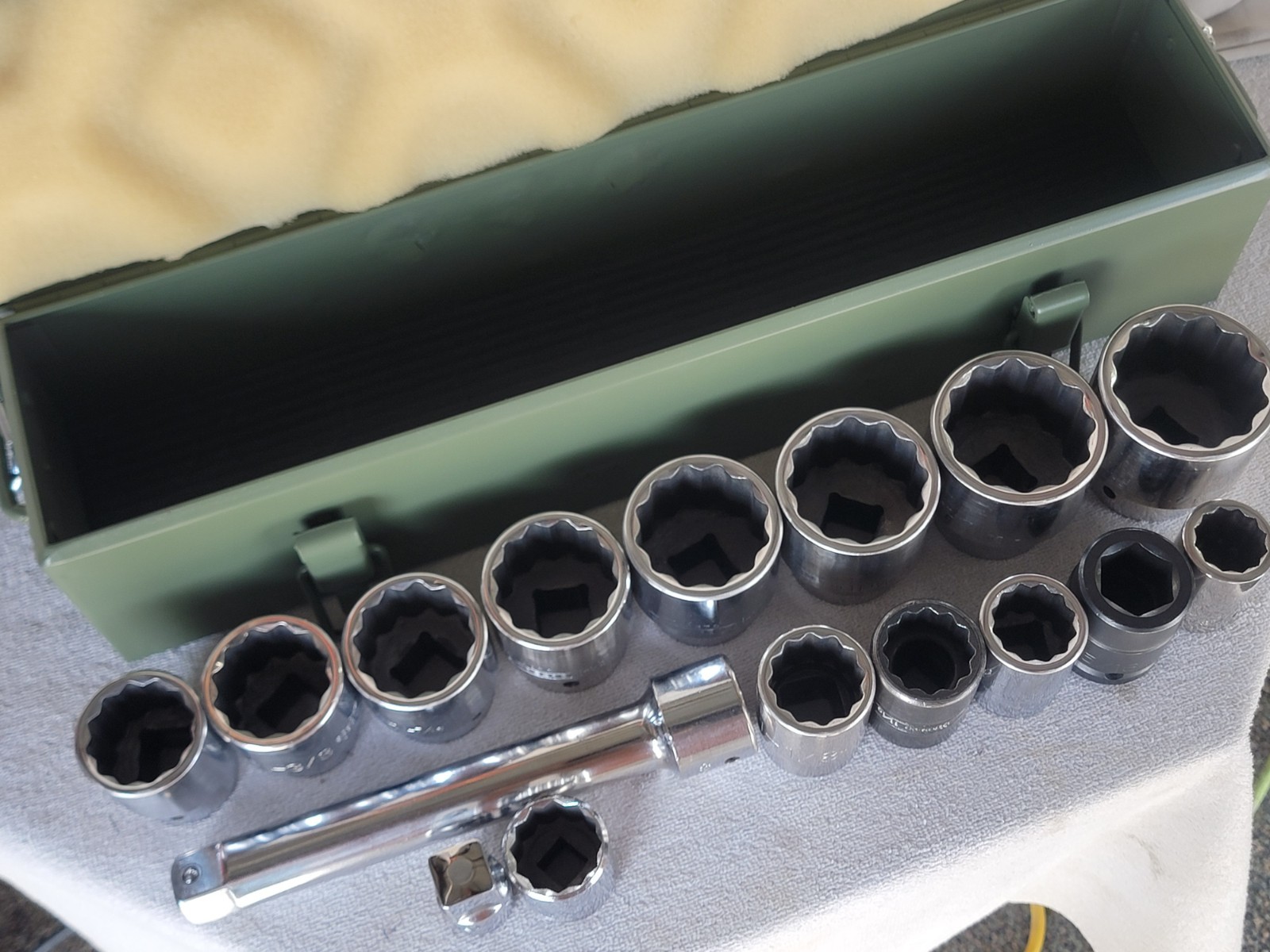 16pc JOHN DEERE Mix Socket Set 3/4″ drive SAE 7/8 to 1-7/8″ Extension Metal Box
