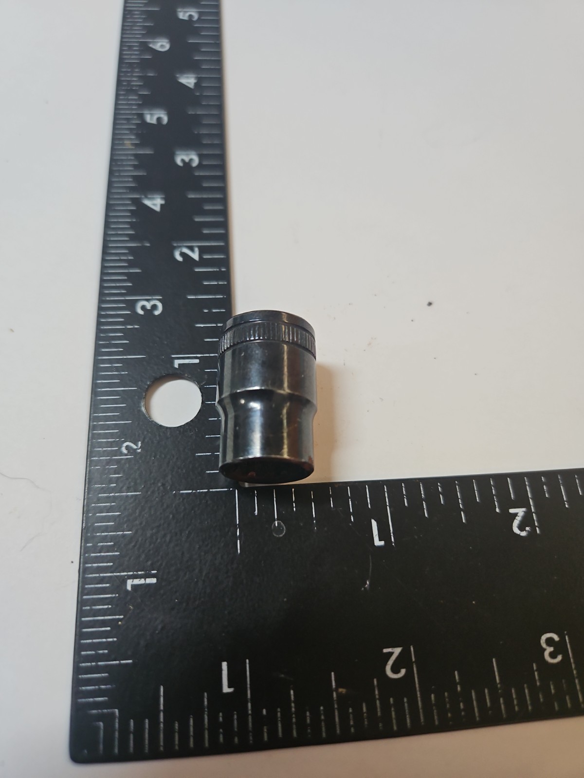Husky 3/8″ Knurl Grip Universal Socket 3/8″ Drive Non-Impact