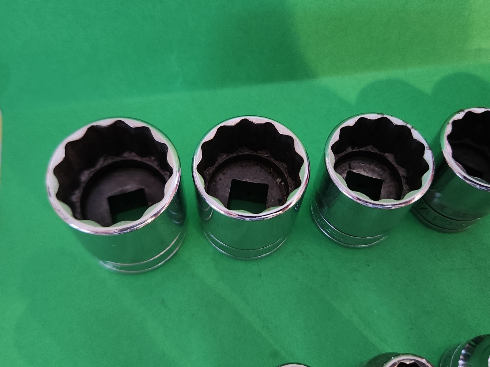 12pc. Snap On 211FY 3/8″ Dr. 12 Pt. Shallow SAE Socket Set 1/4″-7/8″