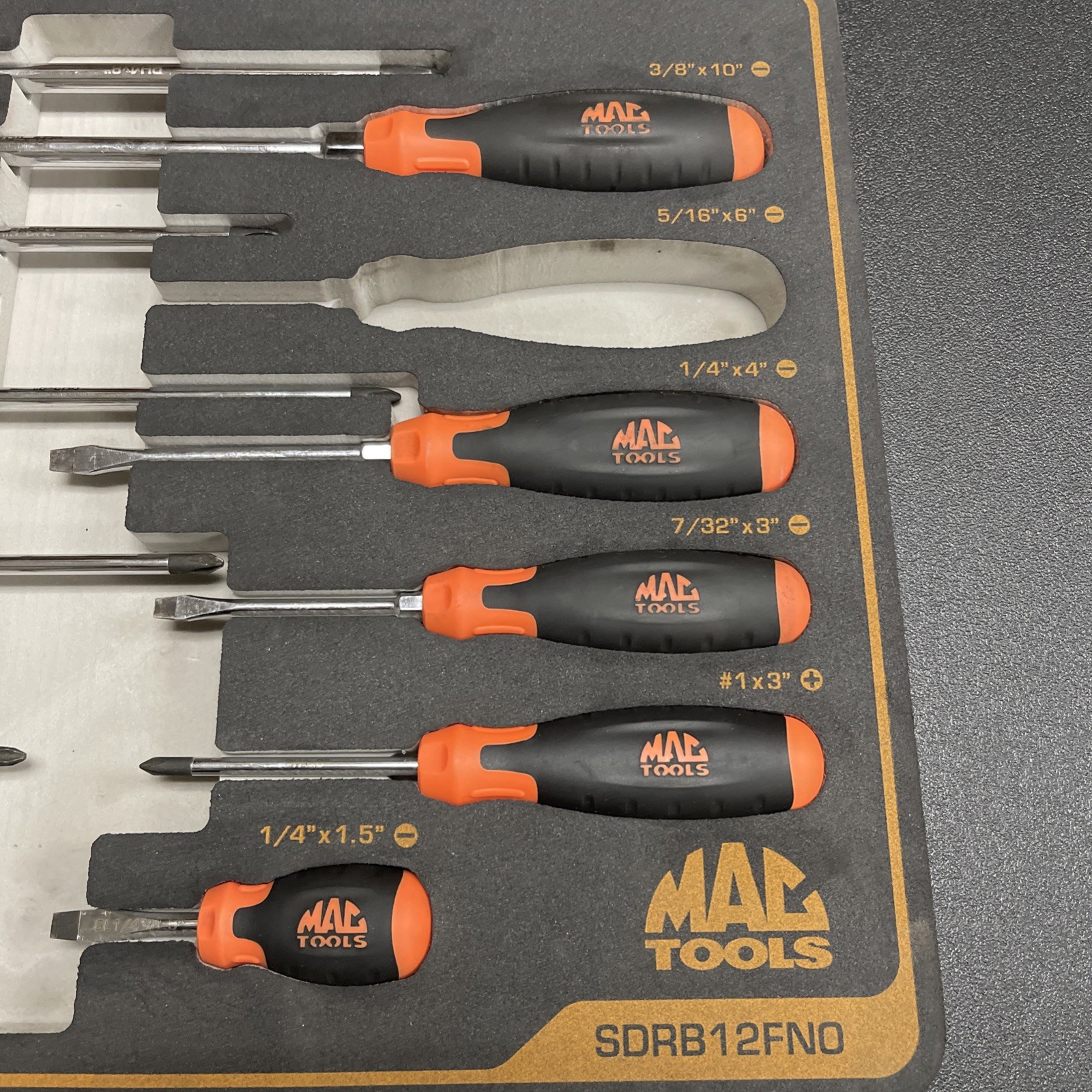 Mac Tools SDRB12FNO 12 Piece Screwdriver Set In Orange Great Condition