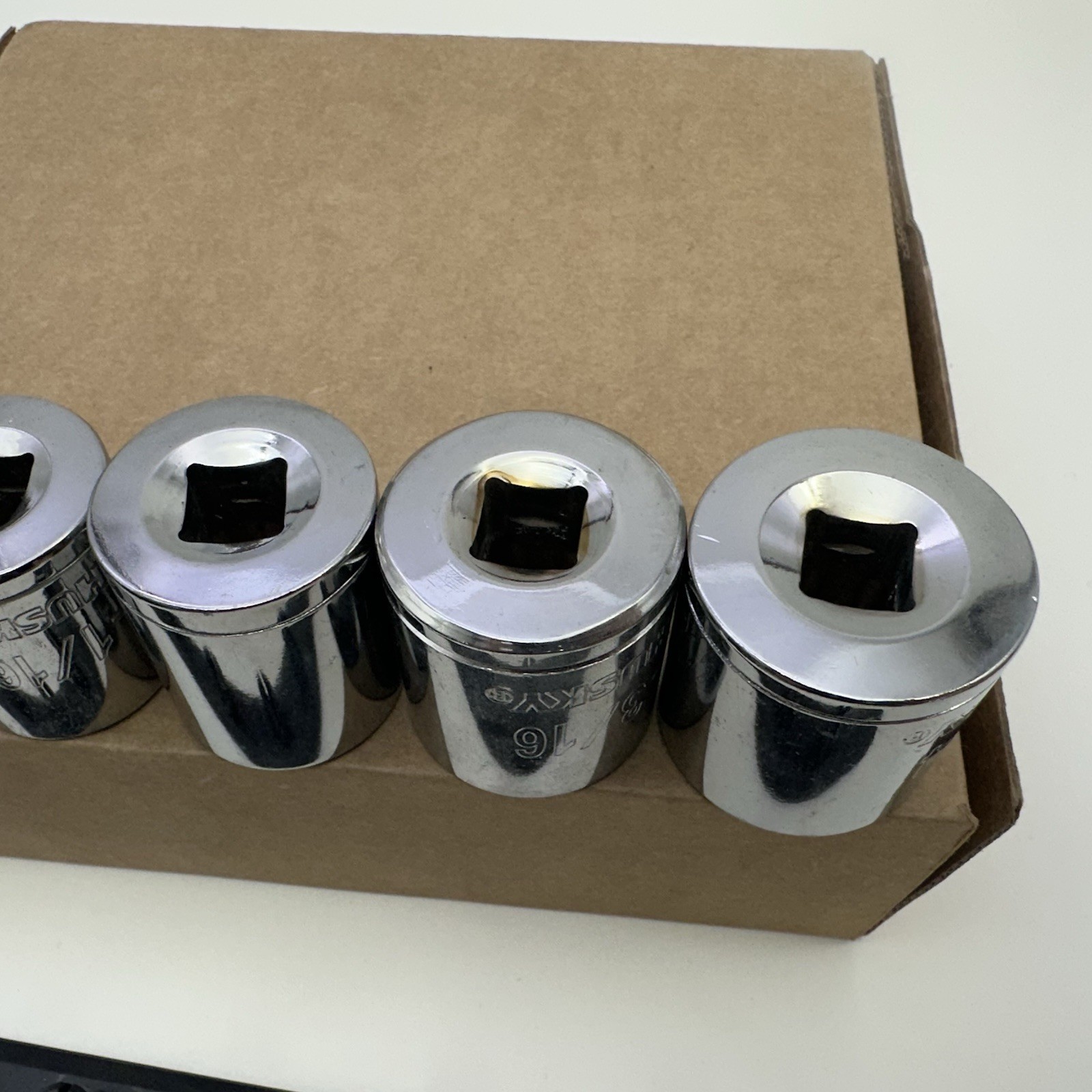 Husky 5 pc 1/2″ Drive 12 Point SAE Socket Set 1″, 1-1/16, 1-1/8, 1-3/16, 1-1/4