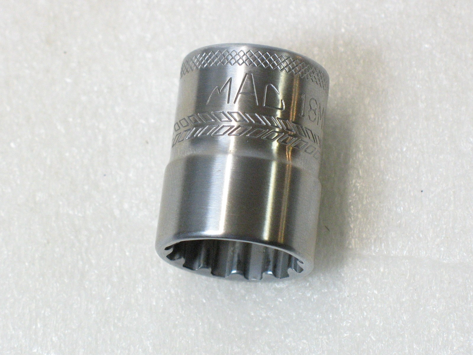 MAC Tools 3/8″ Drive 18mm Shallow Chrome Spline Socket X18SMMR