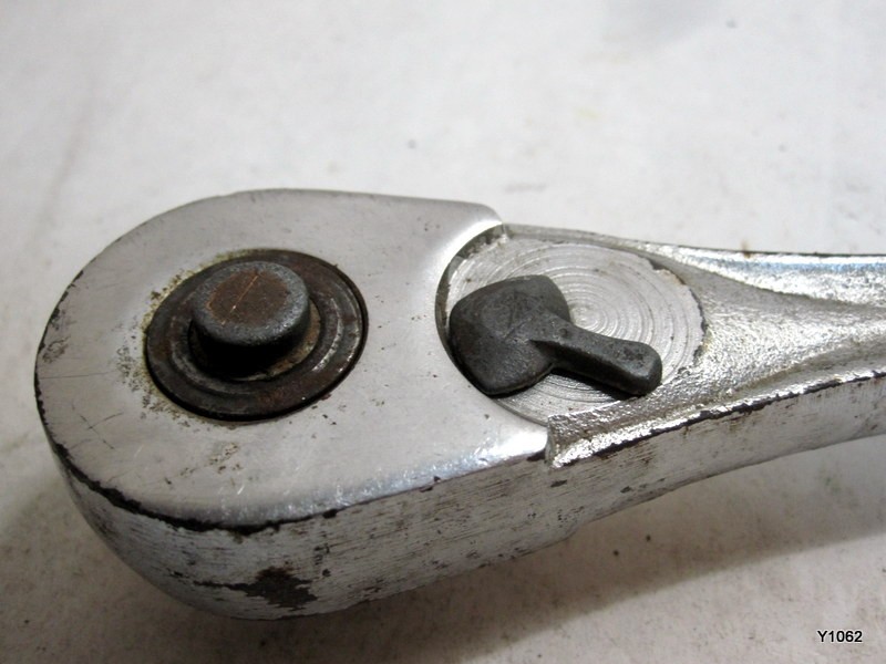 STUCK Craftsman -VL- 44809 1/2″ Drive Push Button Release