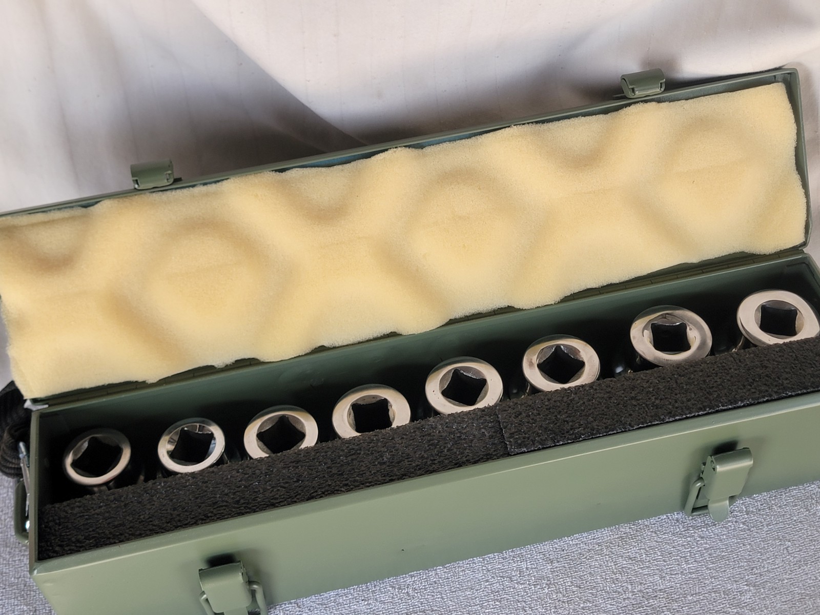 16pc JOHN DEERE Mix Socket Set 3/4″ drive SAE 7/8 to 1-7/8″ Extension Metal Box