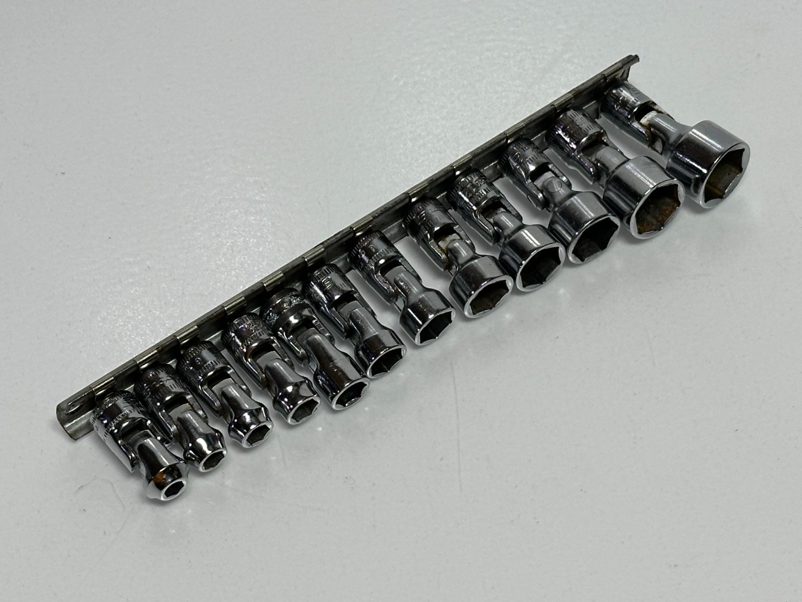 Snap On 12pc 111TMUSMA + 5mm 1/4″ Dr. Metric Universal Swivel Socket Set 5-15mm