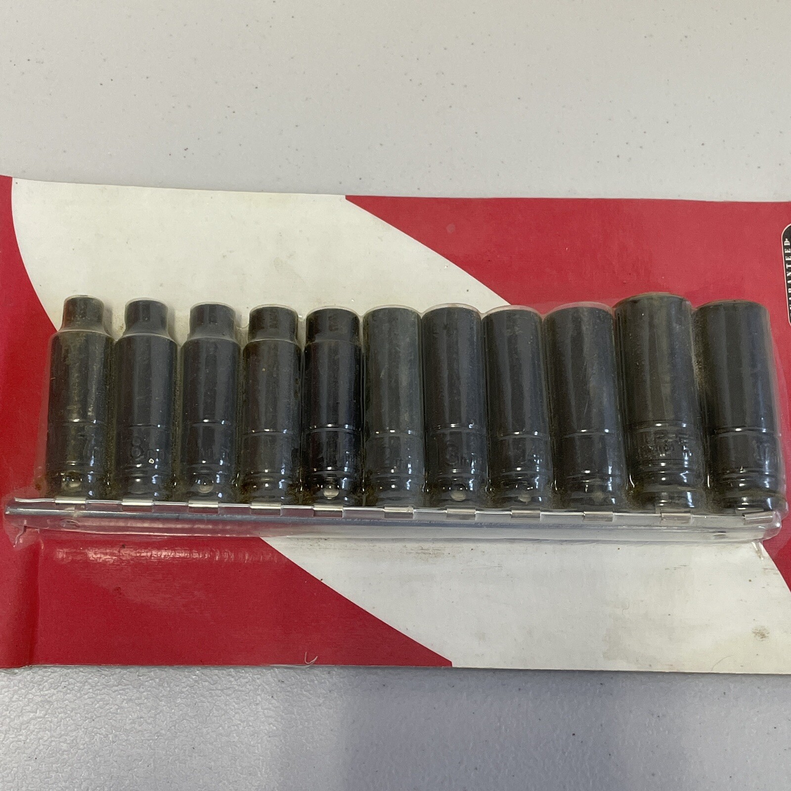 URREA 72212 Metric, 6-Point Impact Sockets, 3/8″ Drive, 7mm- 17mm, 11 Pieces