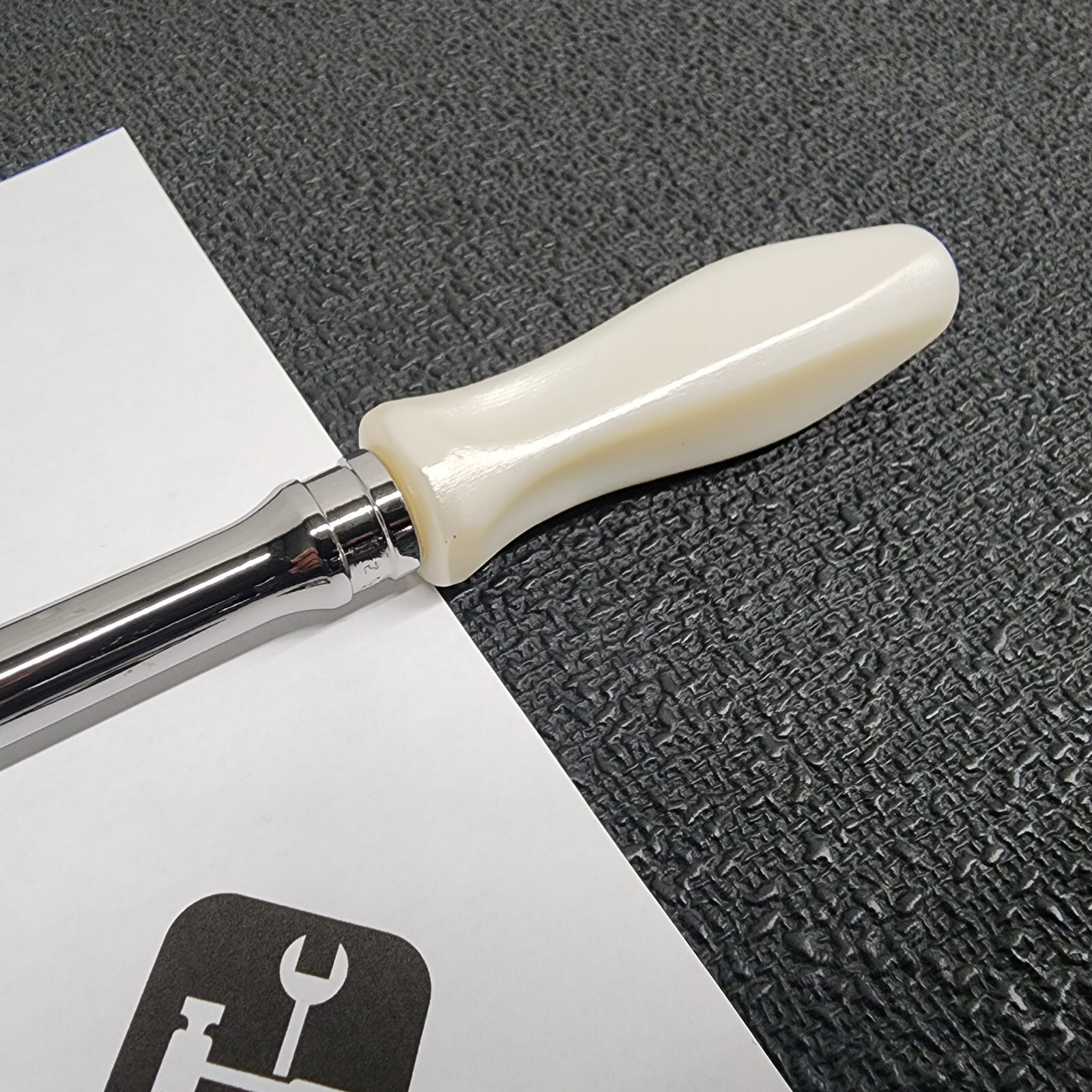 Snap-on Tools NEW PEARL WHITE 3/8″ Drive Hard Extra-Long Fixed Ratchet FHLLD80PW