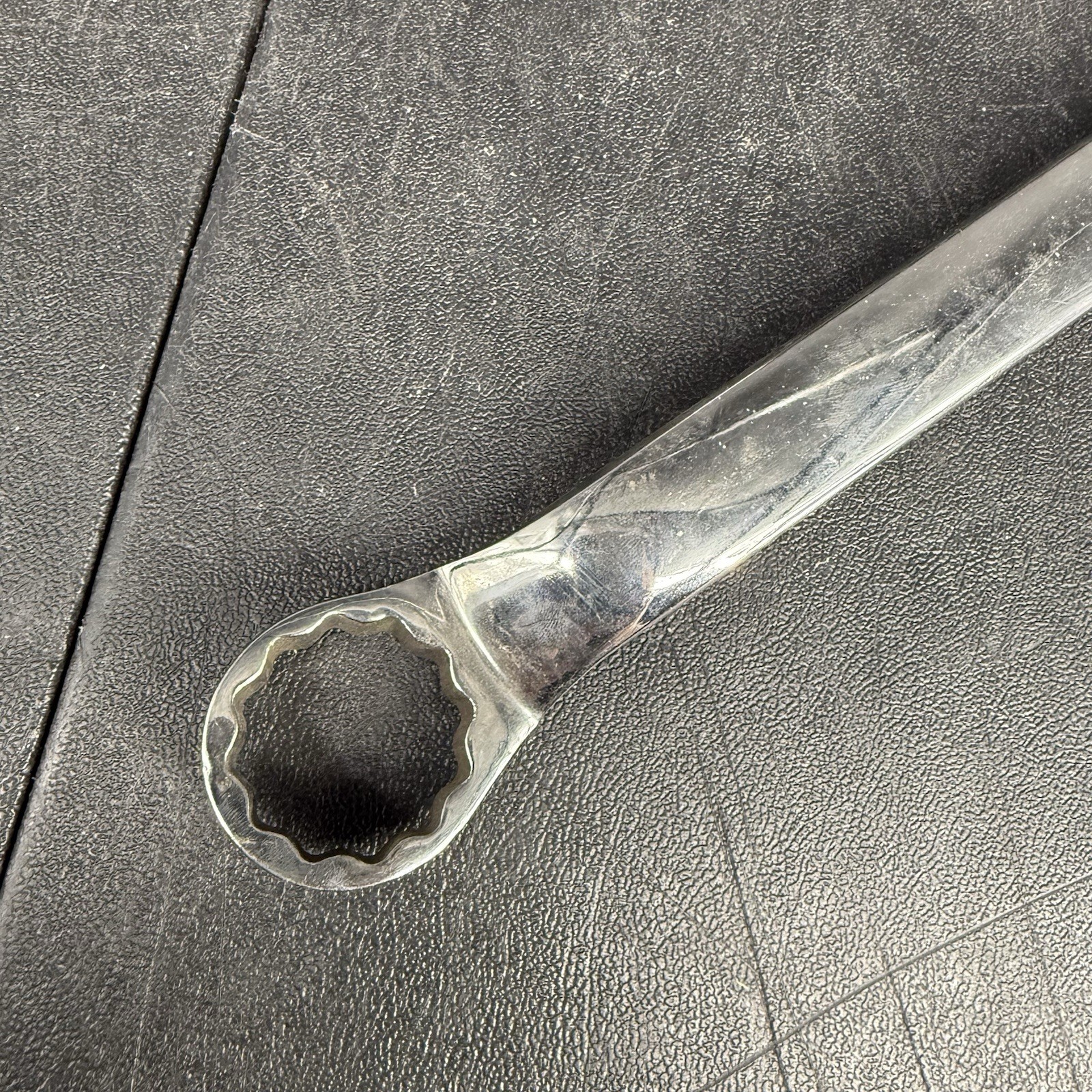 Snap On Tools XB4042A 1-1/4″ X 1-5/16″ 12 Point SAE 10* Offset Box End Wrench