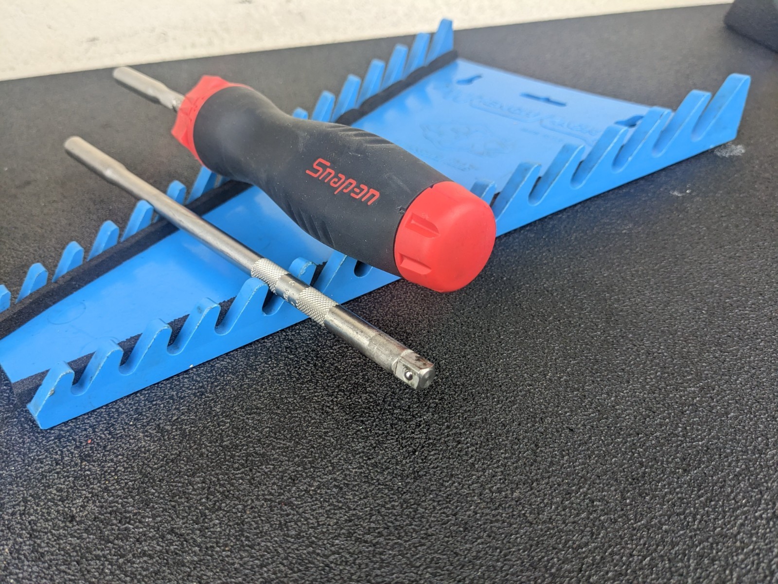 #bn017 Snap-on Tools SGDMRC103A Red Ratcheting Soft Grip Screwdriver