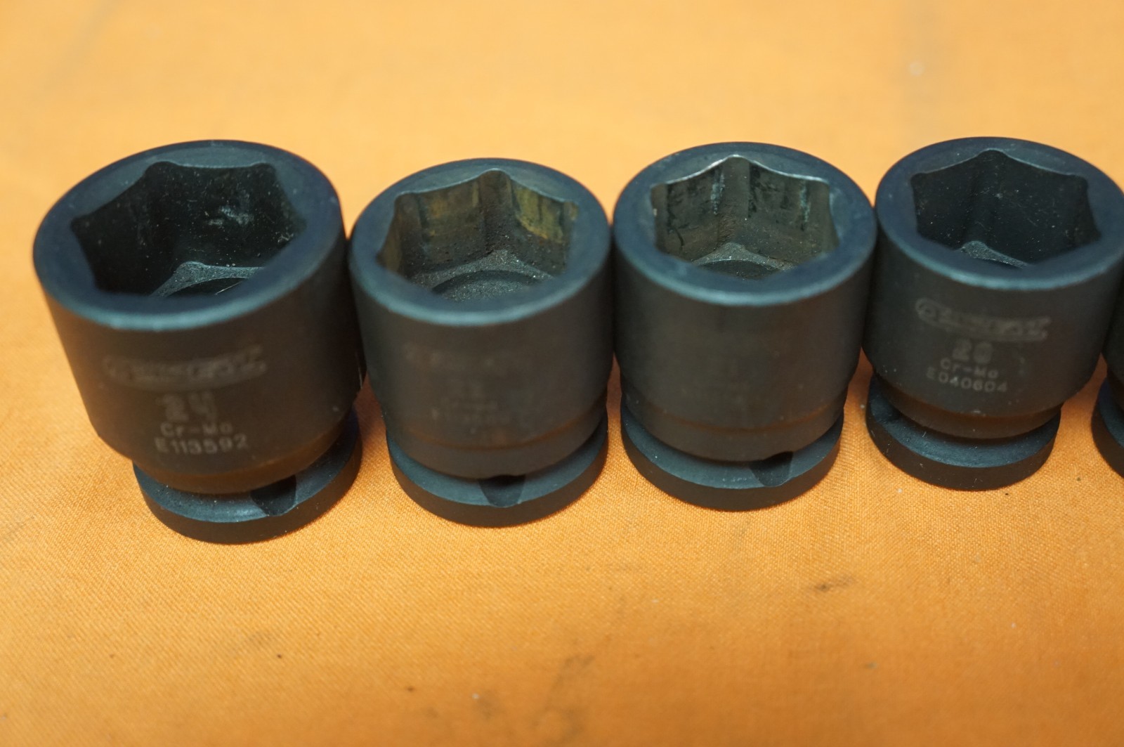 Mac Tools Expert CR-MO E113592 6PT 1/2″ Drive 14PC 10MM-22MM & 24MM Sockets