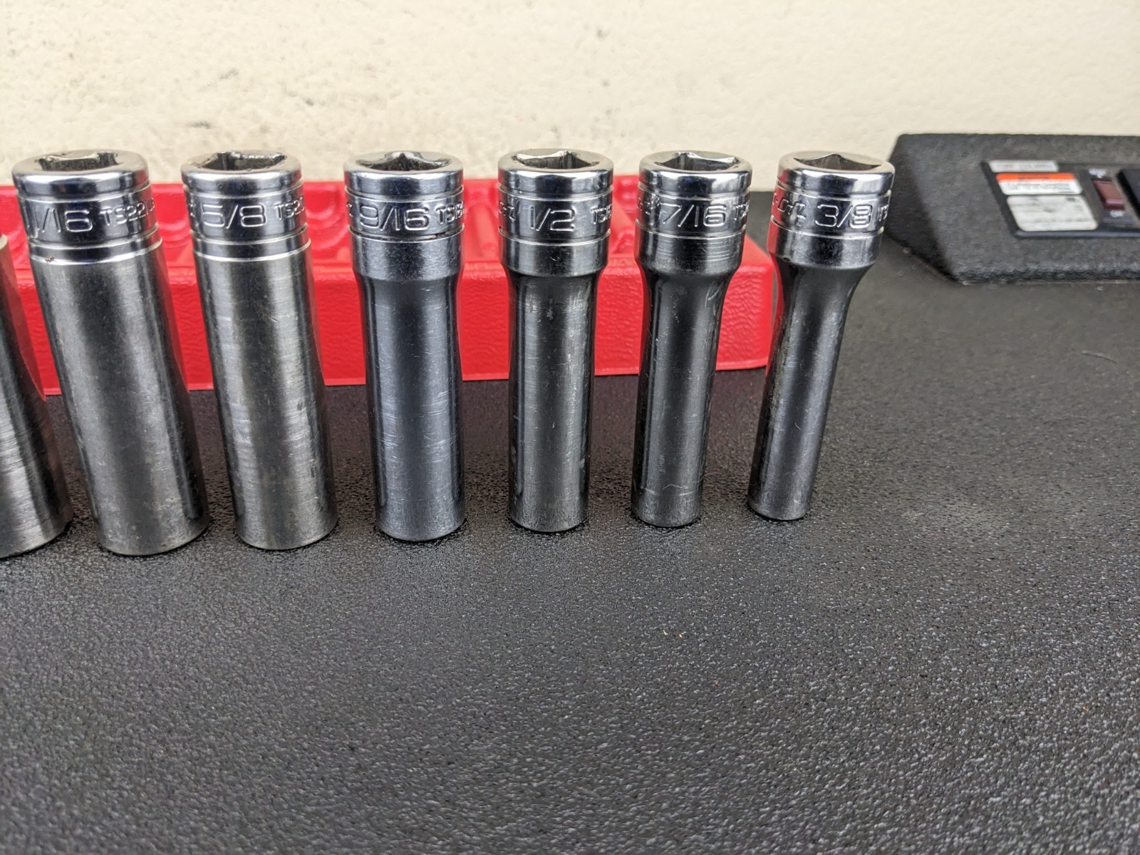 #bo810 Snap-on Tools 1/2″ Drive 6 Point Deep Socket Set 3/8″ to 1-1/8″ 313TSYA