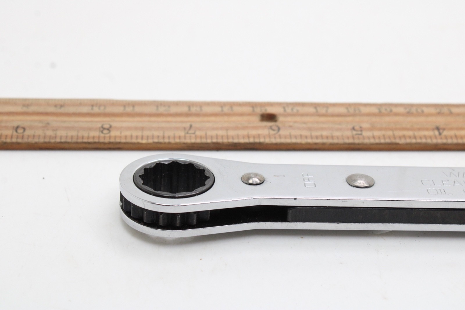 Snap-on R2022A 5/8″ x 11/16″ 12 Point SAE Ratcheting Box End Wrench 7.75″ USA