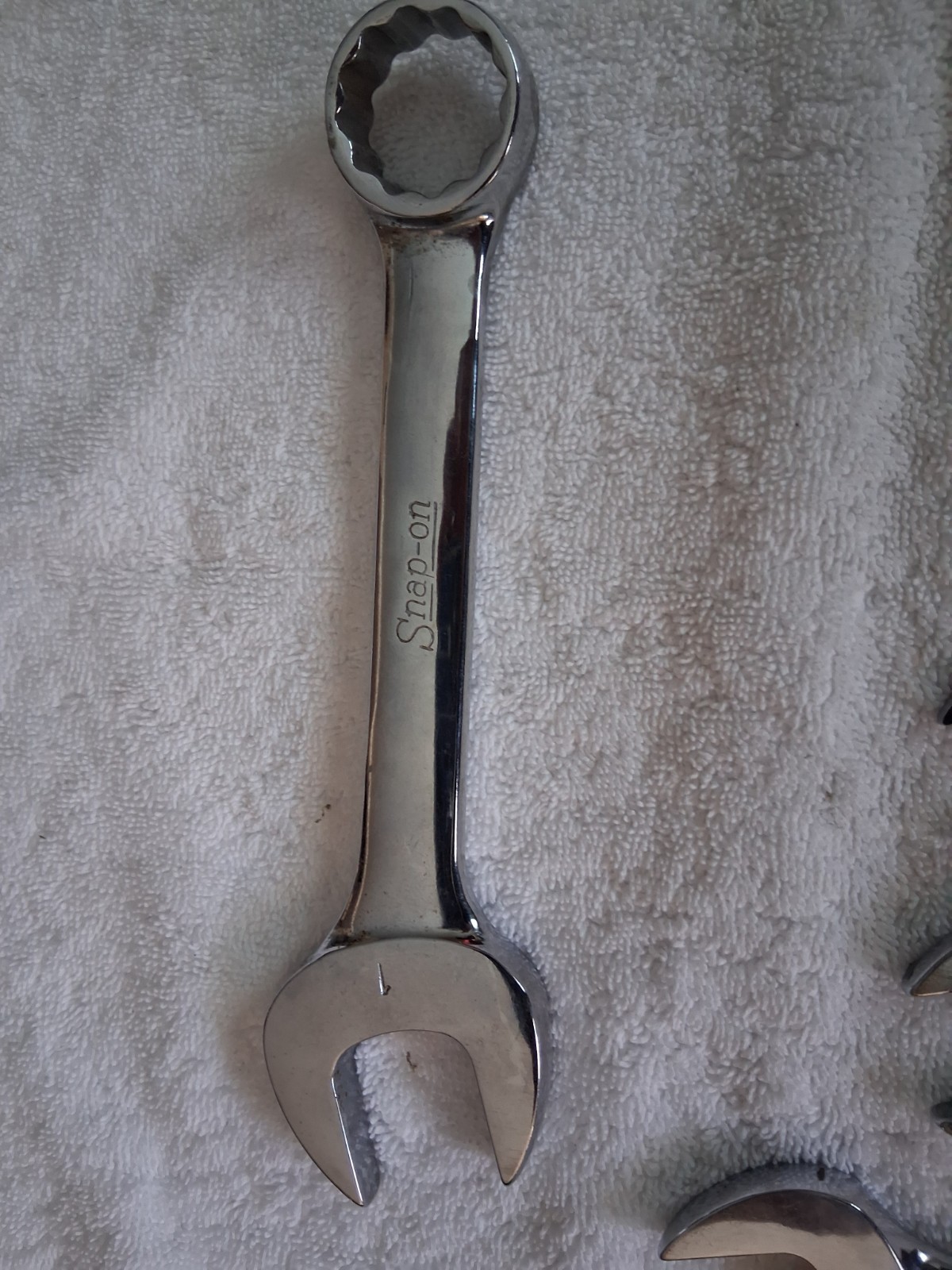 Snap On tools lot 18Combo Wrenches 1”thru 3/8″ Plus 9 other snap on wrenches