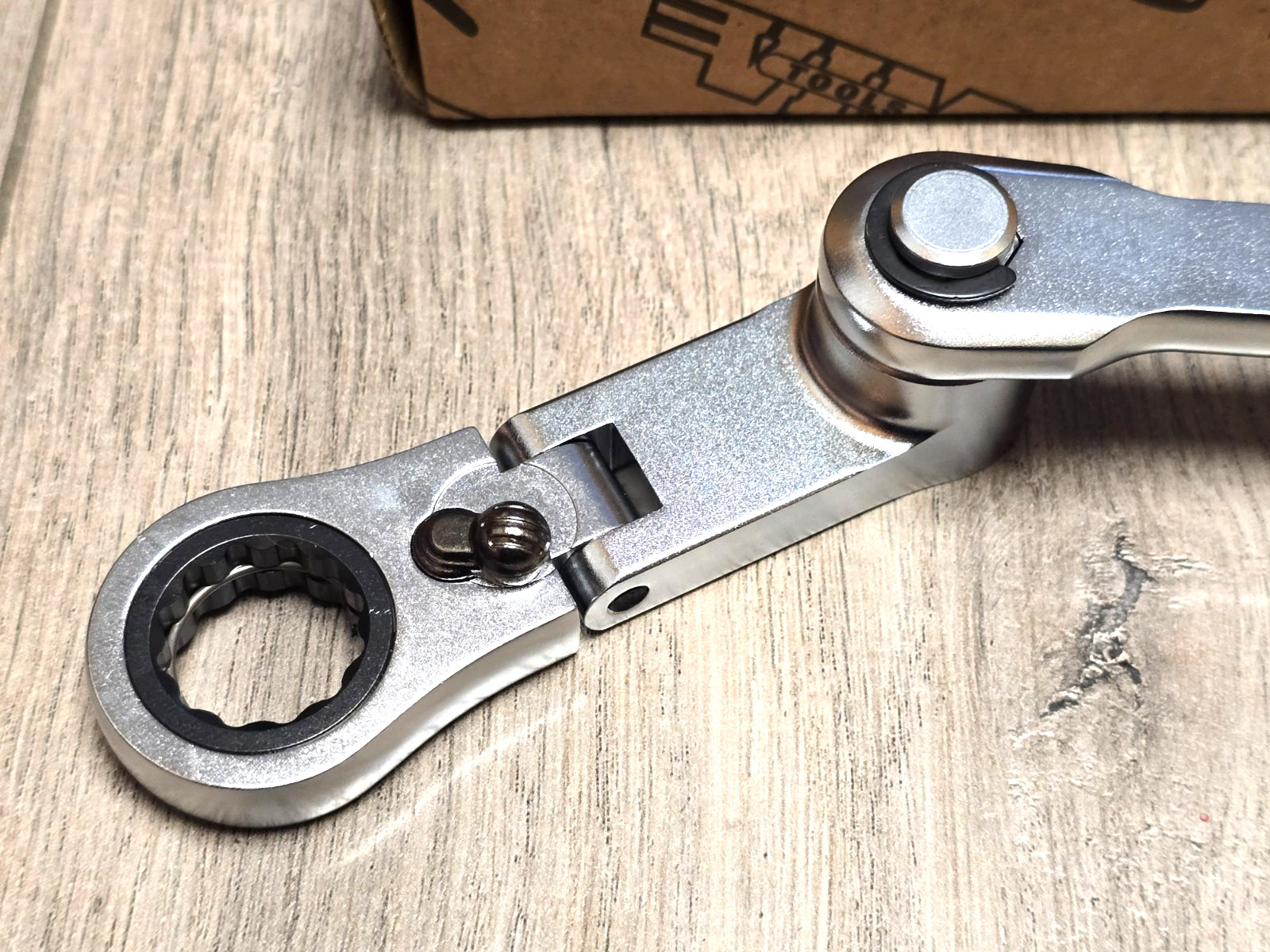 VIM Tools FRWS617, 17mm Indexing, Reversible, Flex Dual Drive Socket Ratchet
