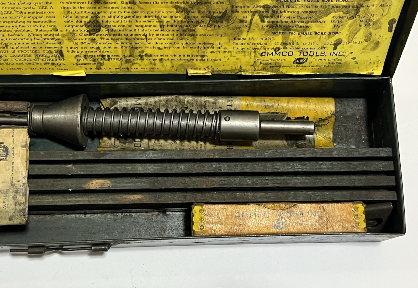 AMMCO Model 100 Vintage Small Bore Cylinder Hone Set in Box 47/64″ – 1-5/16″ USA