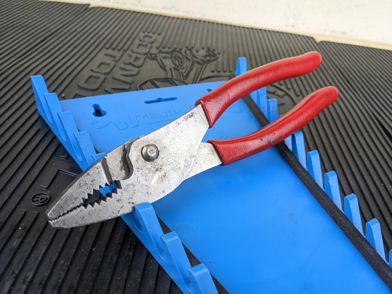 #bb753 Snap-On 47CF Red 8″ Long Soft Grip Slip Joint Pliers