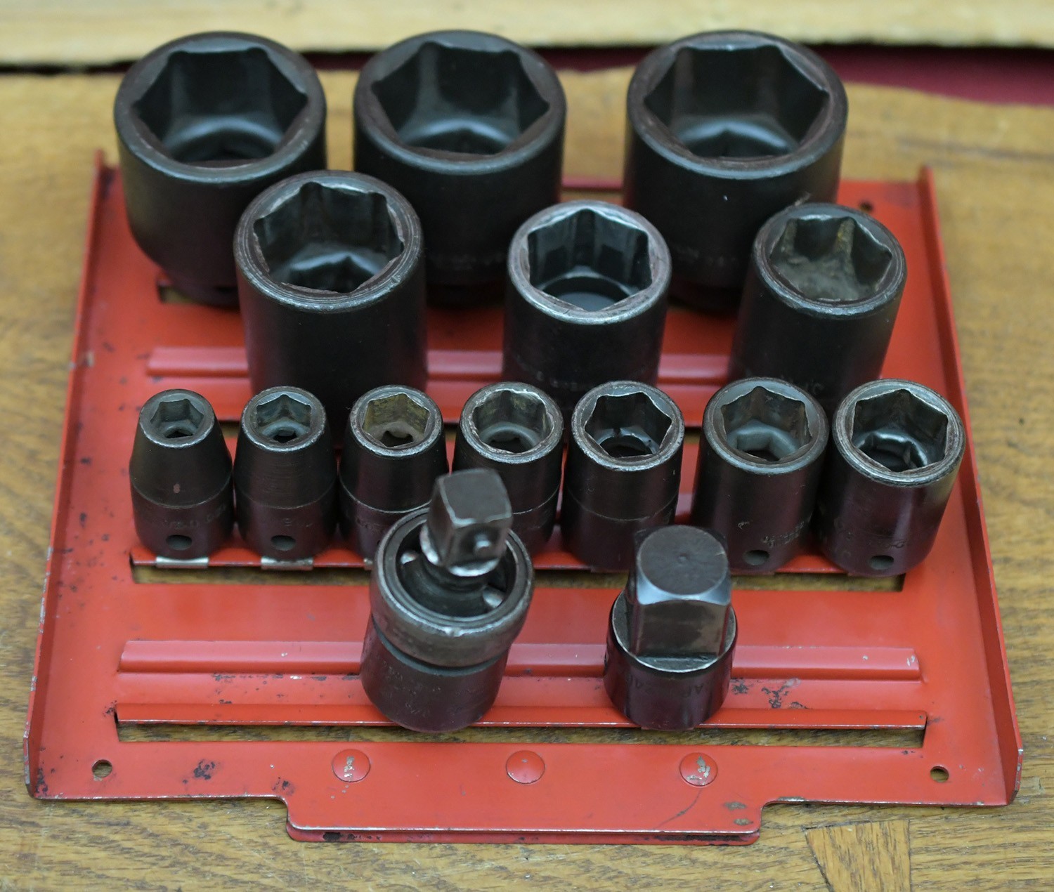 Snap-on 13-Piece 1/2″ Drive SAE 6-Point Shallow Impact Socket Set on Rail + IP80