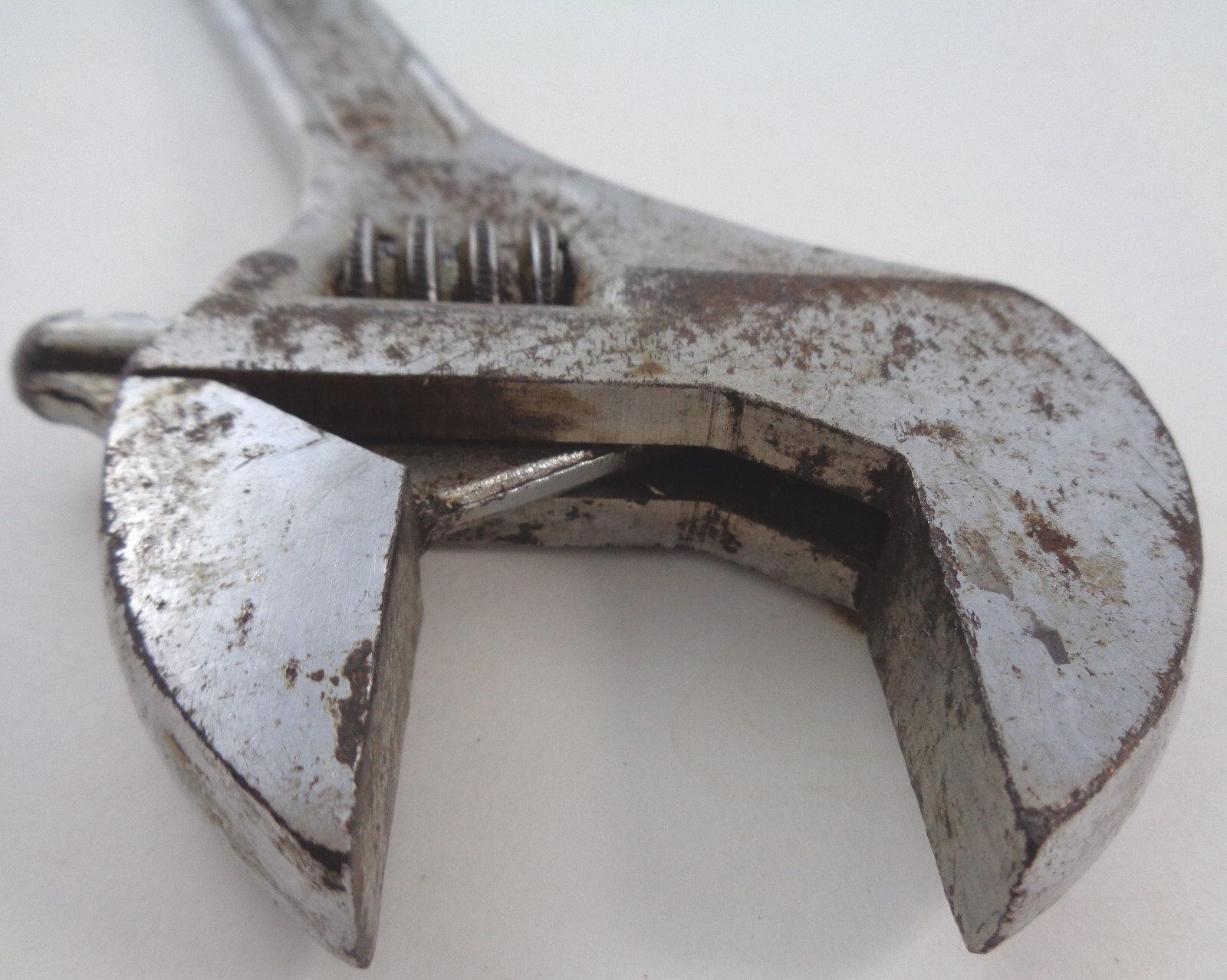 Craftsman USA 44605 adjustable wrench: 12″ / 300mm, dial moves smoothly & easily