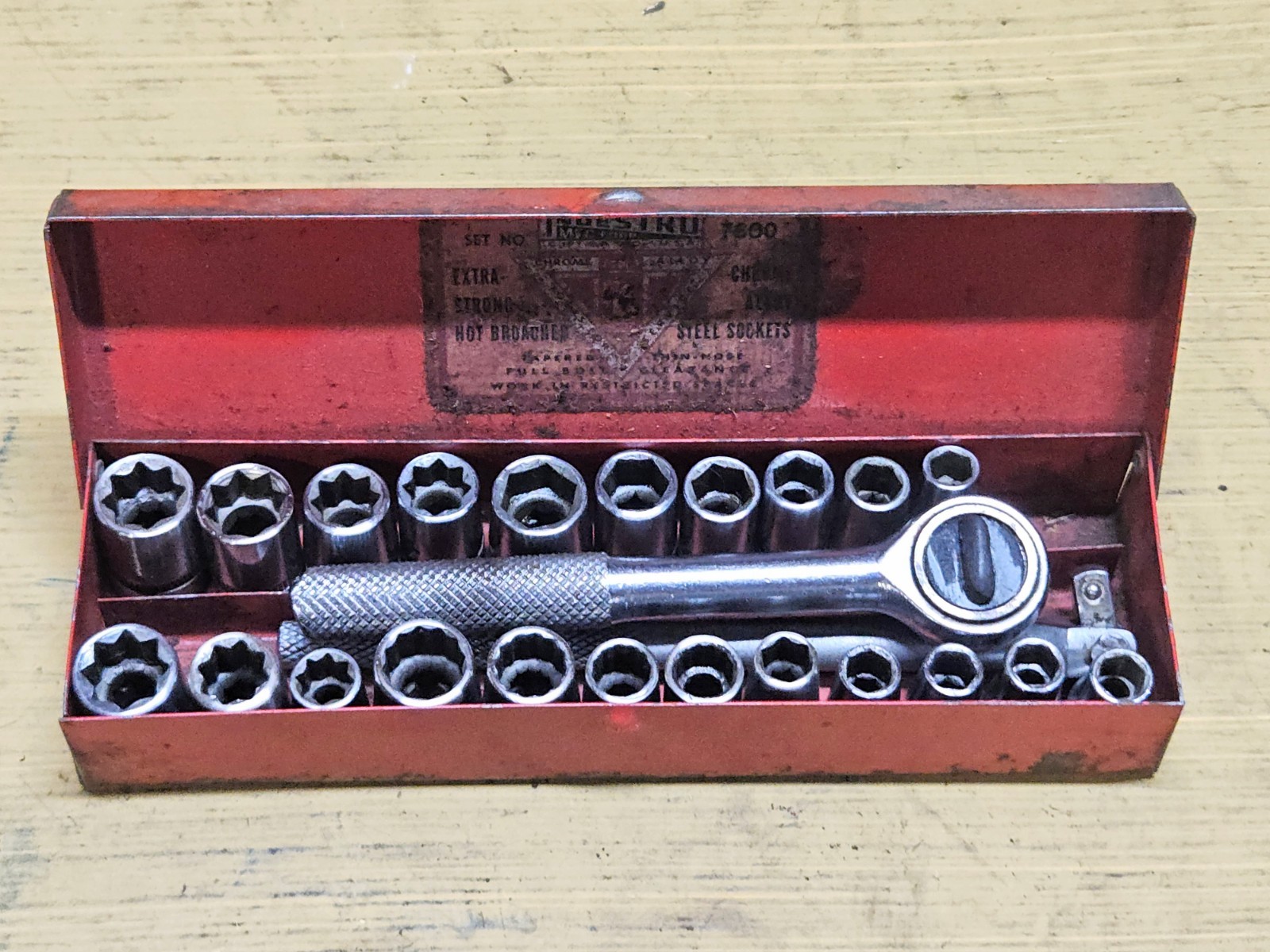 Vintage Indestro No. 7600 1/4” Drive Socket Set w/Metal Box Ratchet Bar Sockets