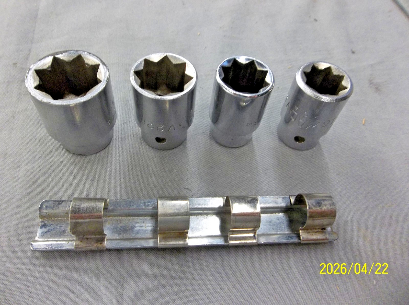 4 – Mac Tools 8 PT. USA 1/2″ Drive Chrome Sockets SAE V SERIES