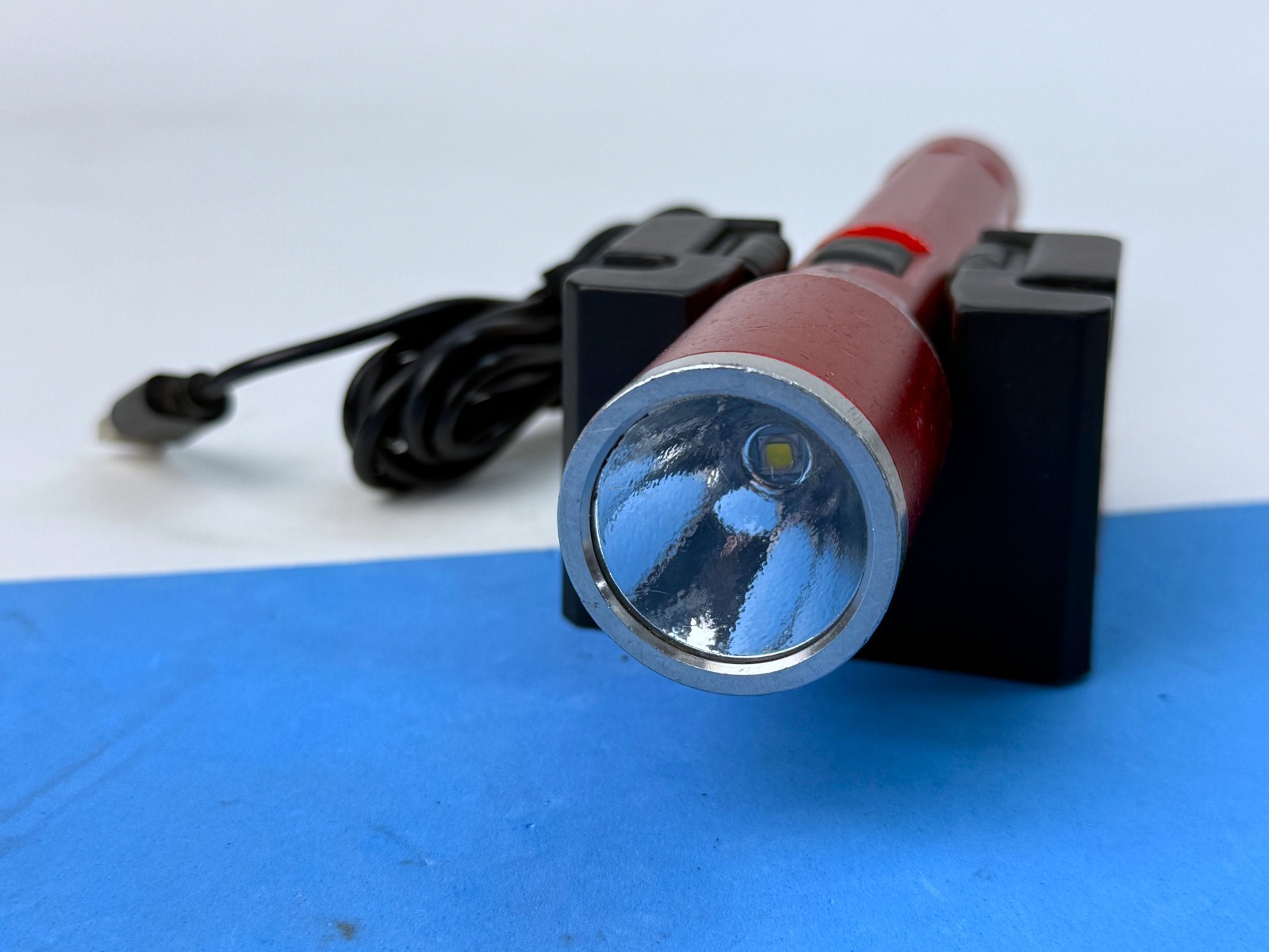 Snap on 8″ Wall-Mount Rechargeable Aluminum LED Flashlight ECFLC081 RARE