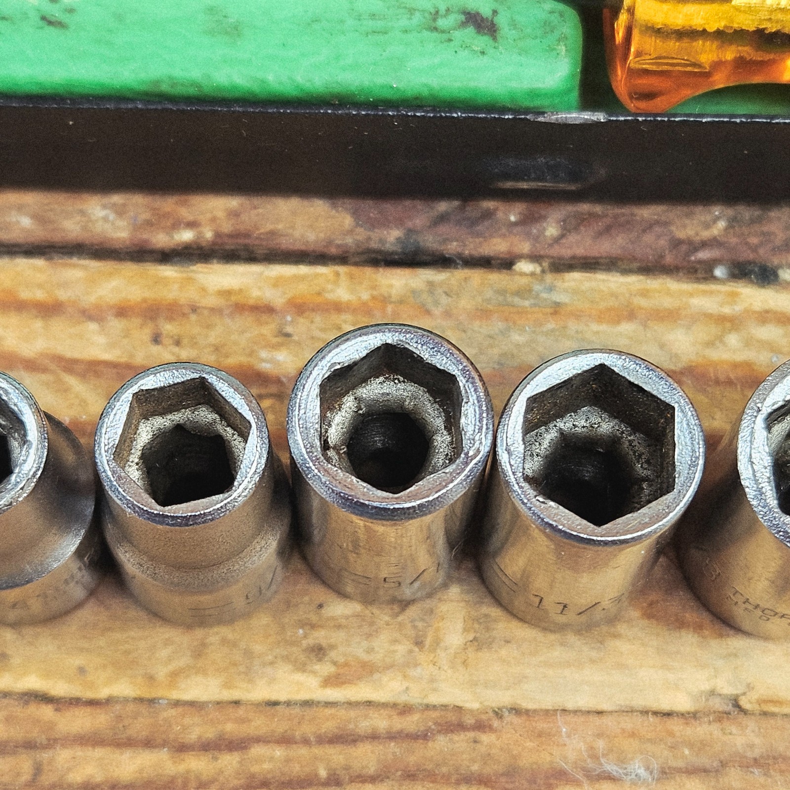Made in USA Thorsen 1/4″ Drive 16 Piece 77MC Ratchet Socket Set in Metal Box