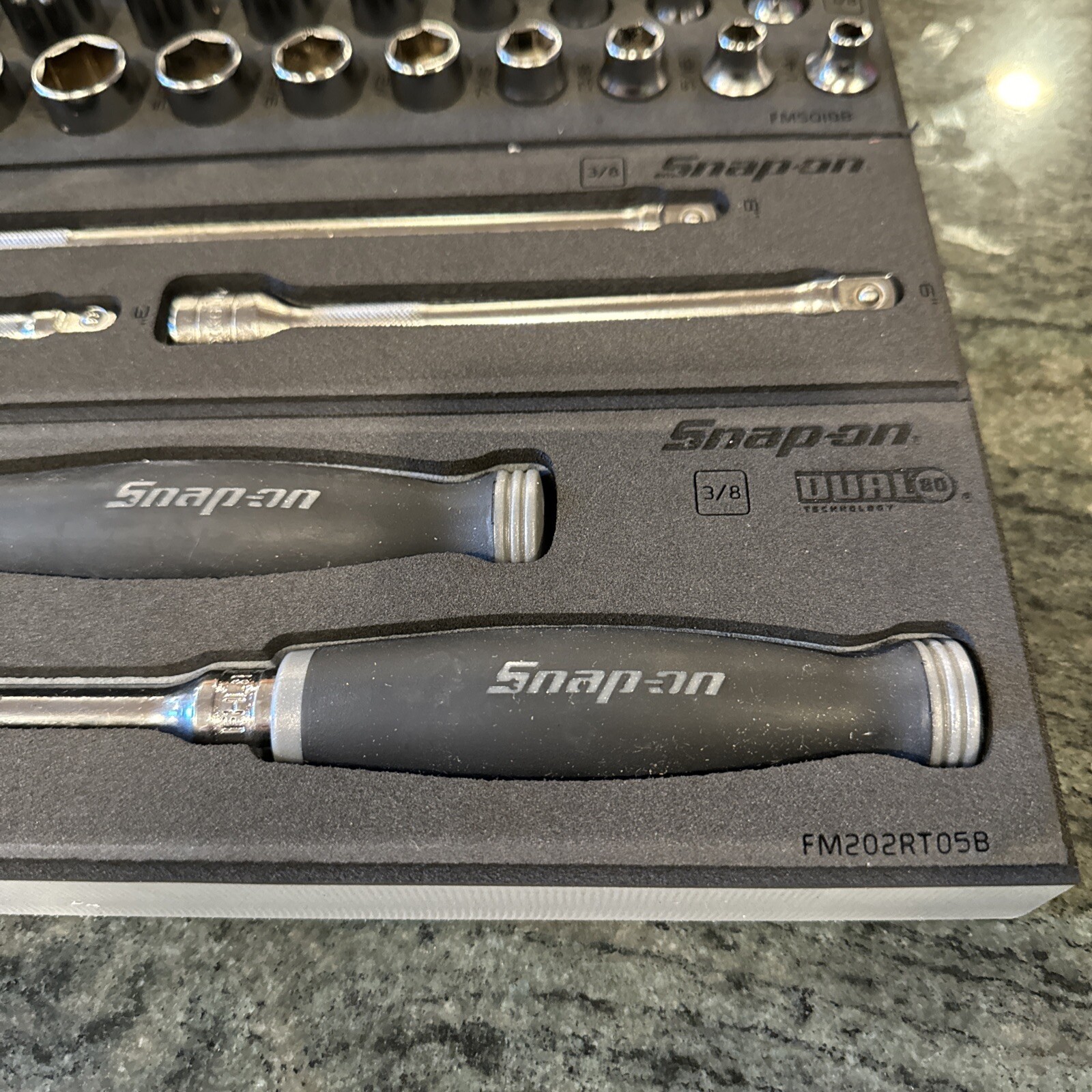 Snap-on 253gss05fdt 53 pc 3/8” essential metric sae sockets ratchets extensions