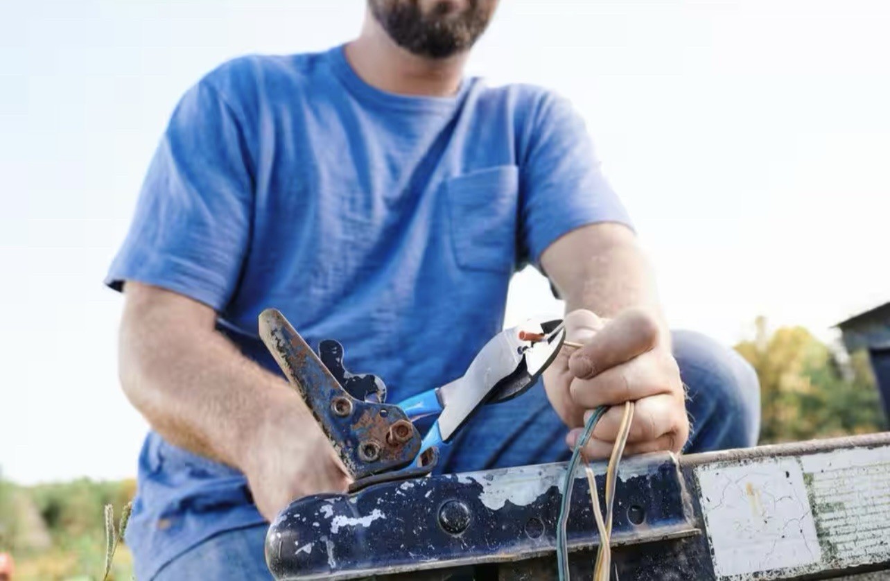 Channellock 909 9.5″ Crimping Pliers Range from 10-22 AWG Wire USA MADE