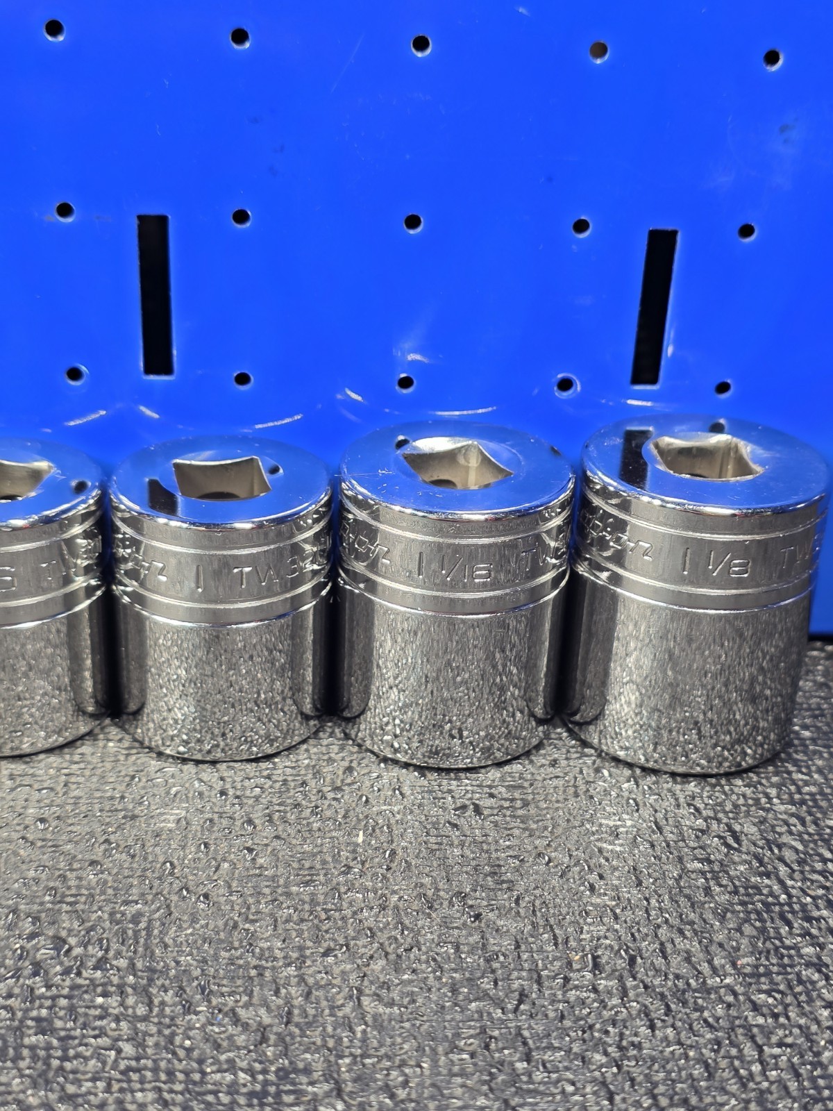 Snap-on 3/8″-1-1/8″ 13-Piece NICE 1/2″ Drive 6-Point Chrome Shallow Socket Set