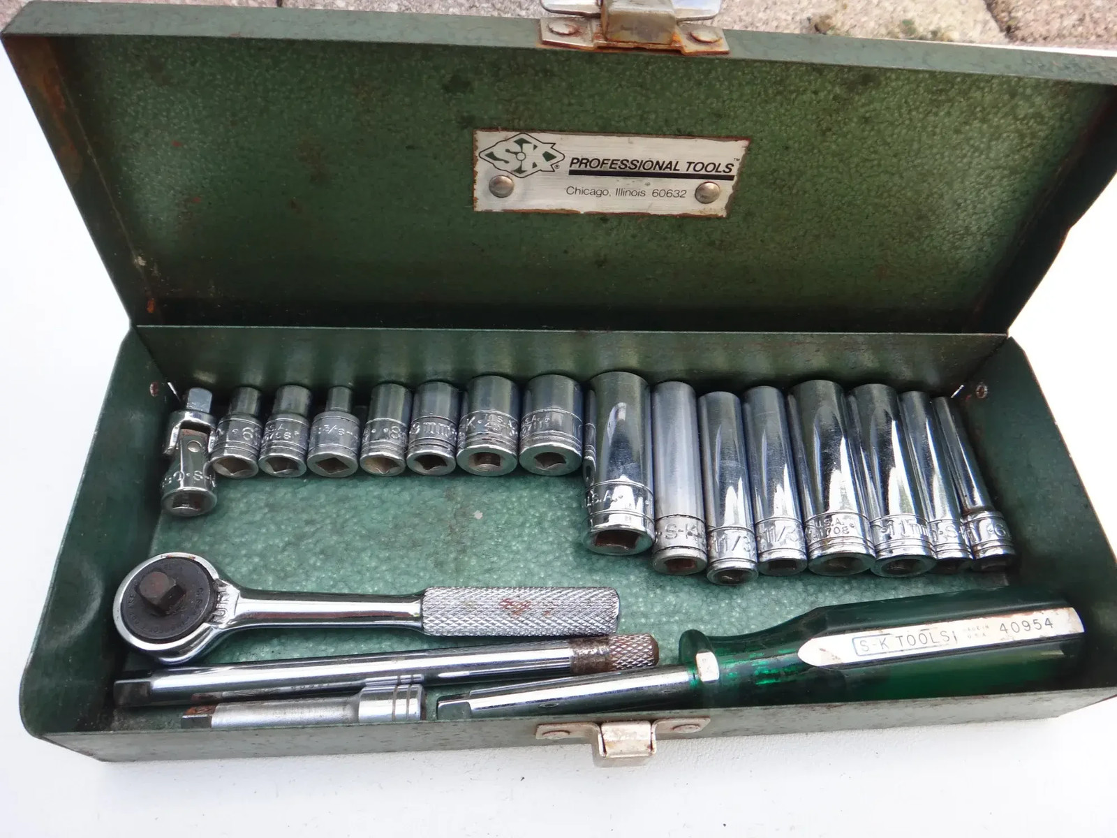 S-K Tools 1/4in Drive Socket Set 40954 Metric SAE Vintage Green Metal Case
