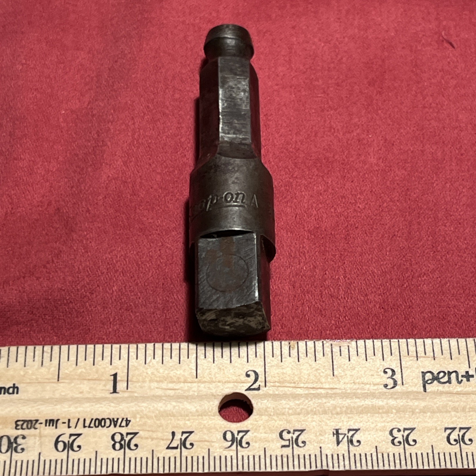 Snap-on A3011 Is A 1/2-inch Drive 7/16-inch Hex Shank Quick-change Socket T326