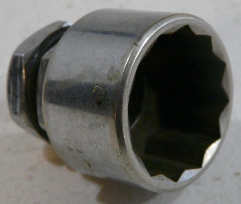 Mac Tools VRF Passthrough Socket 7/8″ External Hex Drive 15/16″ 12 Point VRSS302