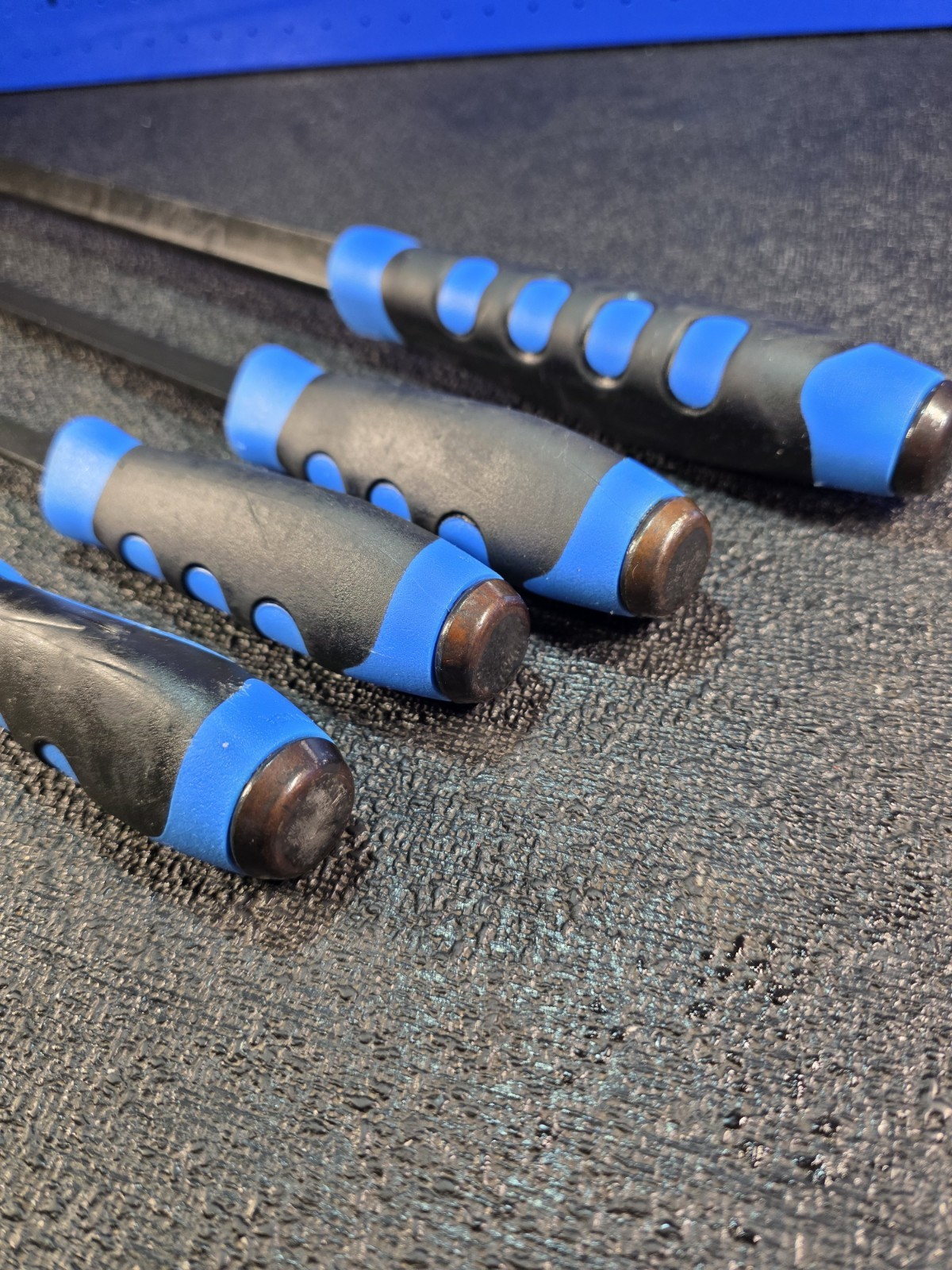 Matco Tools PBB36C 36″ PBB17C 17″ PBB12C 12″ & PBB8C 8″ Striking Pry Bars Blue