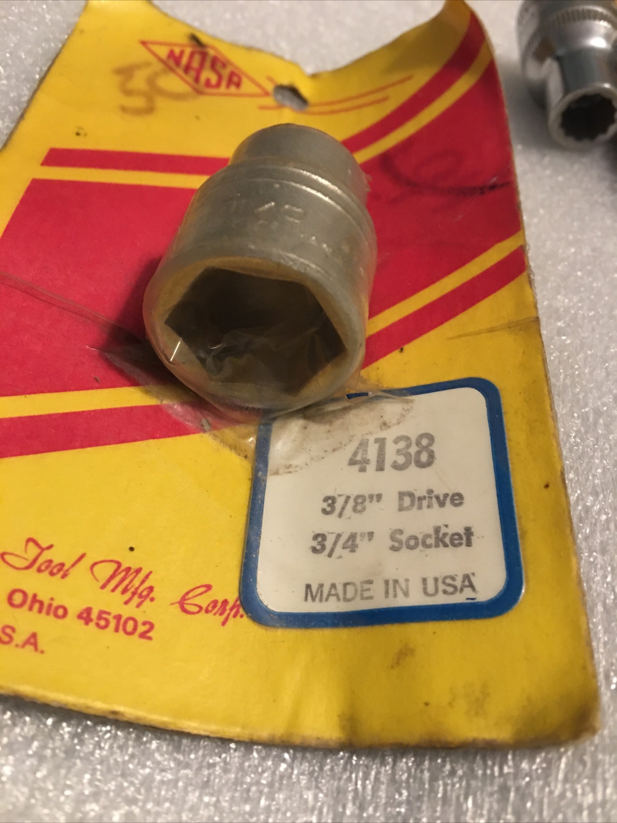5 Sockets New In Package (4)1/2 Drive 1 1/16 – 1”-13/26-3/8 (1)3/8 -3/4 LB4